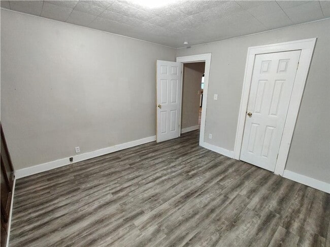 Building Photo - 421 Colescott St