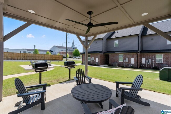 Building Photo - 829 21st Ave E