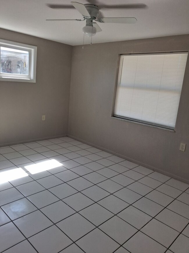 Building Photo - 3 Bedroom 2 bath on a dead end street
