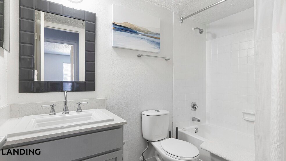 Building Photo - 1071 Clayton Ln