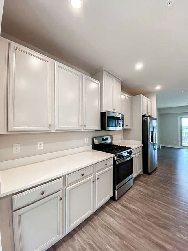 Building Photo - Immaculate & Stunning 3 Bedroom 2.5 Bathroom Brick, End-Unit Condo Style Townhome In Luxurious An...