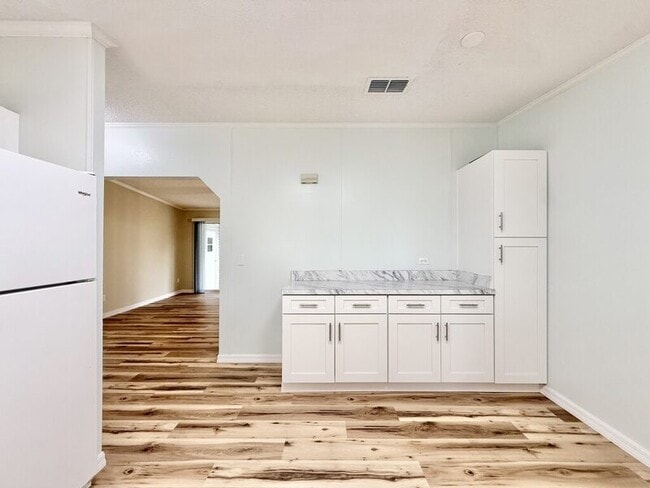 Building Photo - 43 Sargent St