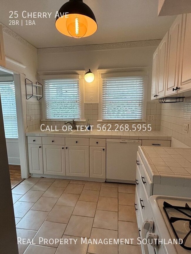 Building Photo - Beautiful 2 Bedroom 1 Bath available now i...