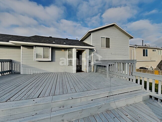 Building Photo - 4445 S Wakeport Bay