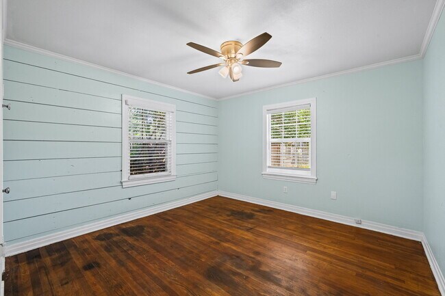 Building Photo - Vintage Home w/ Modern Updates, Minutes fr...