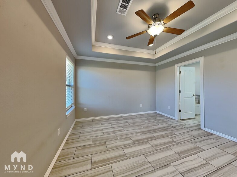 Building Photo - 480 Holly St