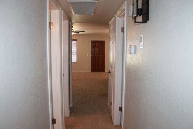 Building Photo - Awesome Mesa Location! Recker and Brown