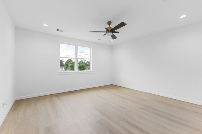 Building Photo - 3613 Gano St