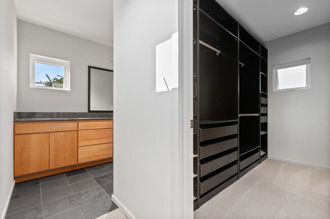 Building Photo - Big Brilliant Greenwood Home: 87th and Linden