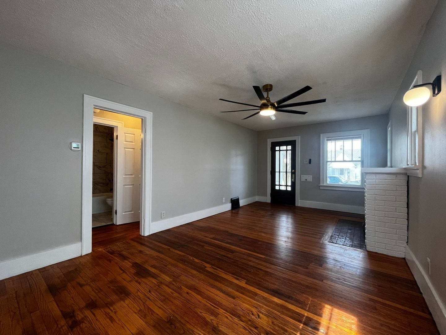 Building Photo - 1643 Hinton Dr