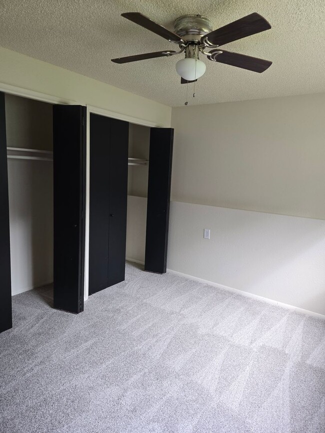 Building Photo - Newly Updated Turnagain 4 Bedroom Home!