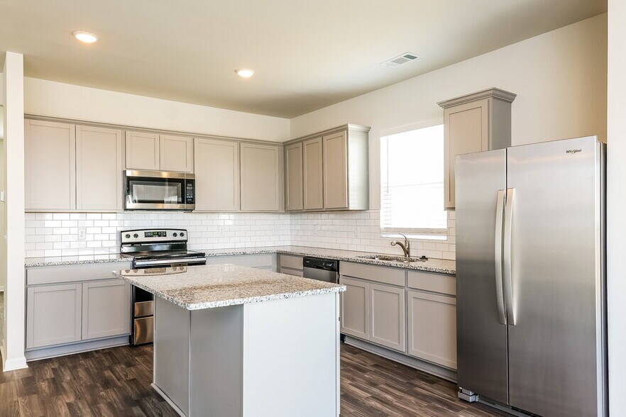 Building Photo - 621 Samuel