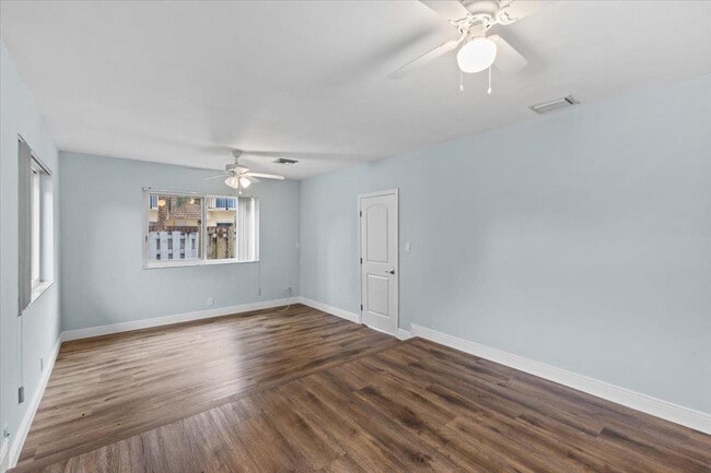 Building Photo - 503 SE 5th Cir