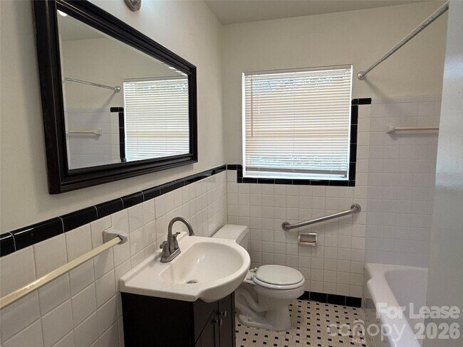 Building Photo - 104 Stowe Rd