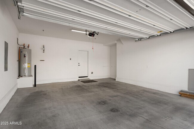 Building Photo - 1821 E Bernie Ln