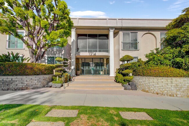 Front Entrance - 1214 S Alma St