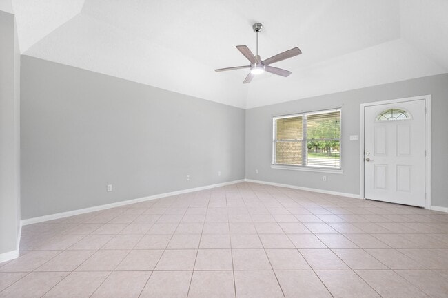 Building Photo - 470 W Houston St