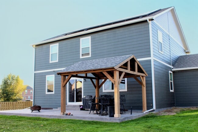 Building Photo - 415 3rd St