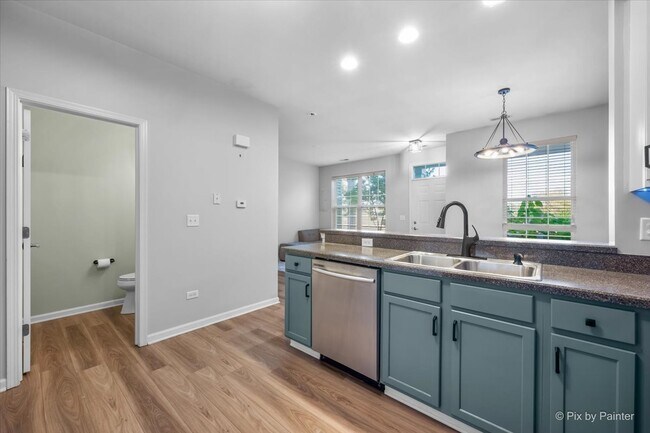 Building Photo - 509 Lakeside Ct