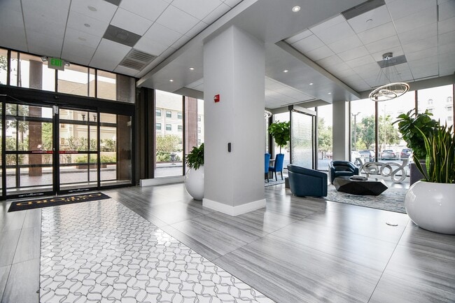 Building Photo - 5150 Hidalgo St