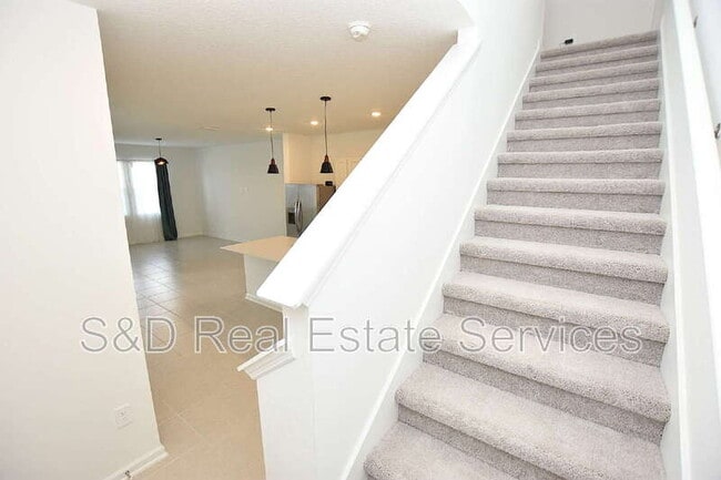 Building Photo - 349 Sol Vis Dr