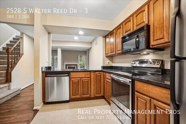 Building Photo - 2528 S Walter Reed Dr