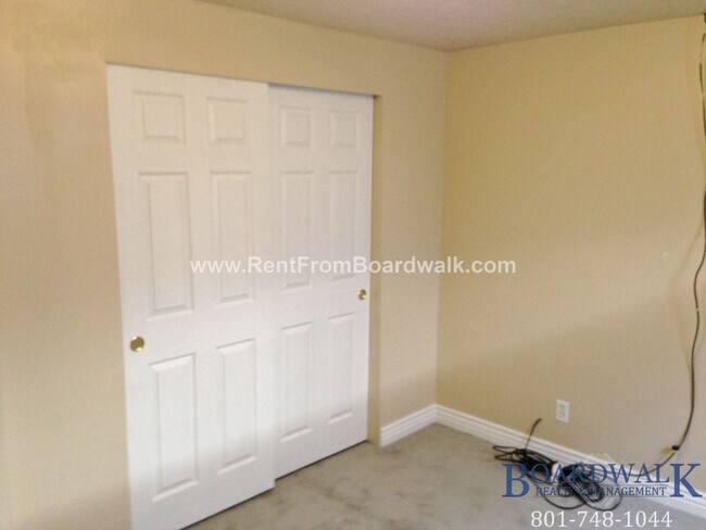 Building Photo - Great 5 Bed Now Available in Riverton