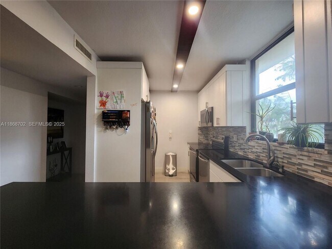 Building Photo - 8419 Forest Hills Dr