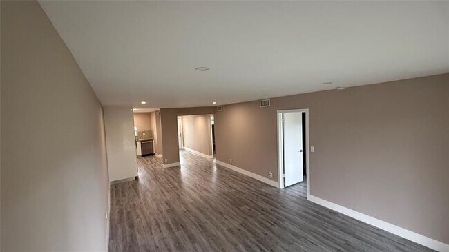 Building Photo - 8962 S Hollybrook Blvd