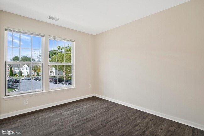 Building Photo - 7641 Fairbrook Rd