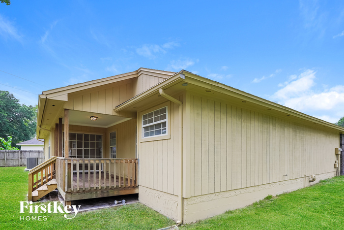 Building Photo - 10677 Talon Ct