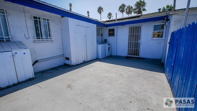 Building Photo - Beachside Living – Stylish 1BR with Washer...