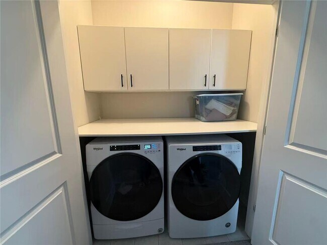 Building Photo - 8055 Arrowwood Ln N