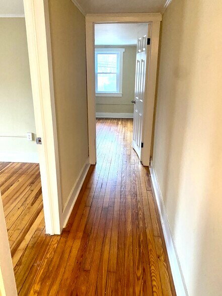 Building Photo - 19 Center St