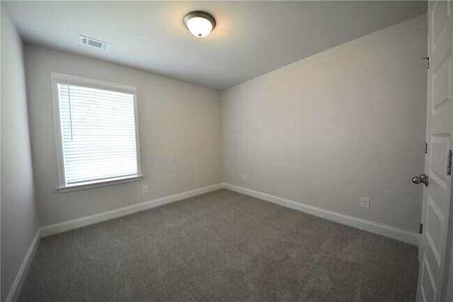 Building Photo - 7243 Millbrae Walk