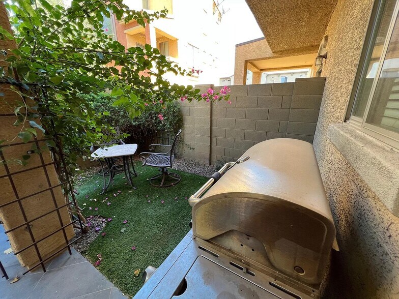 Backyard - 2402 E 5th St