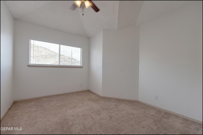 Building Photo - 894 Melville Ln