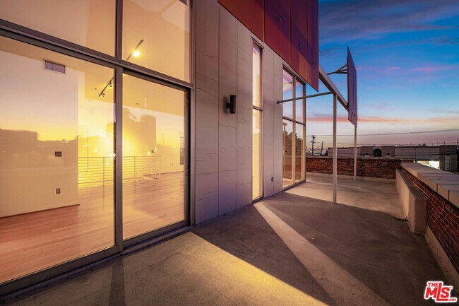 Building Photo - 1850 Industrial St