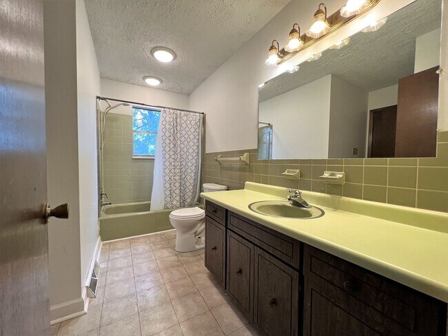 Building Photo - NEW RENTAL RATE...4 BEDROOM HOME IN FARRAGUT!!!