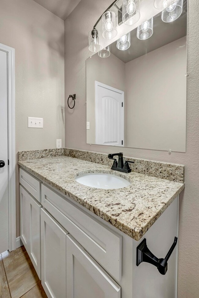 Building Photo - 8608 Luz Dr