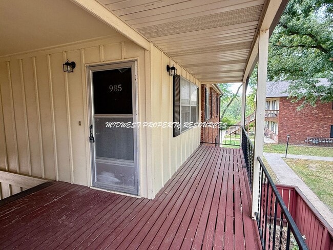 Building Photo - Stunning 1 Bedroom Apartment w/ Covered Pa...