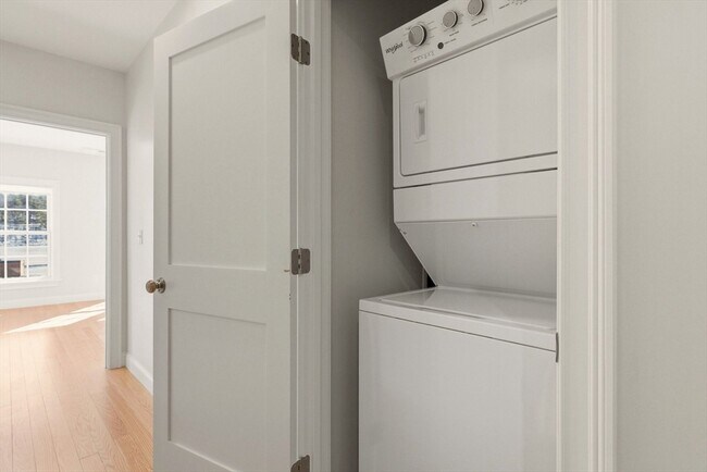 Building Photo - 13 1/2 Merrimac St