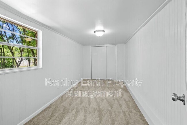 Building Photo - 108 E Ann Dr SW