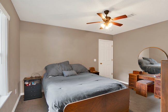Building Photo - 3 Bed 2 Bath Home in Desired Neighborhood in West Pensacola