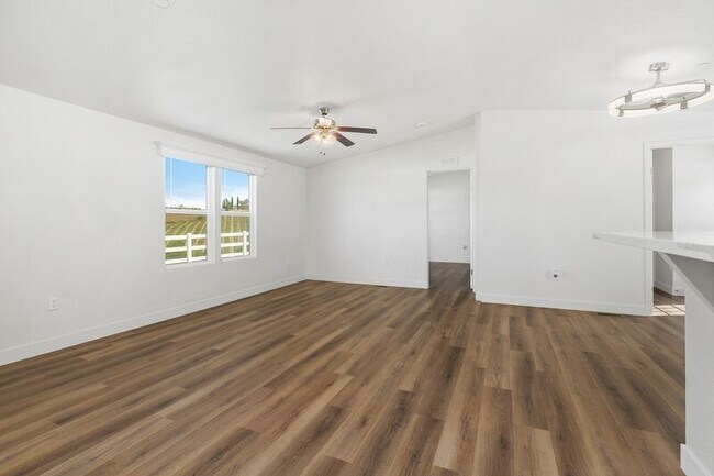 Building Photo - 40589 Los Amantes Rd