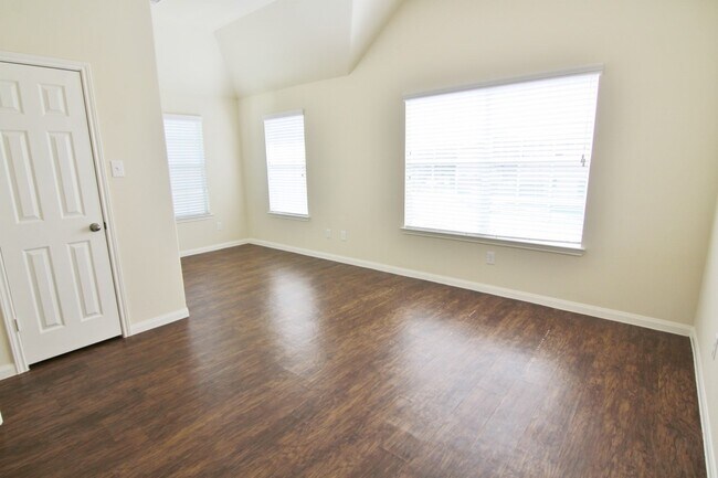 Building Photo - 5807 Santa Cecilia Ln