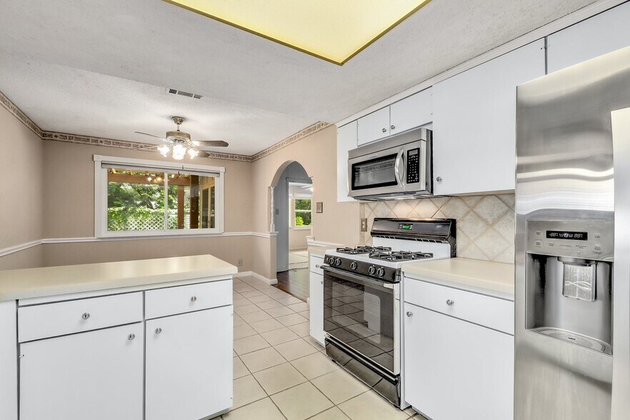 Building Photo - 4802 Gerona Dr