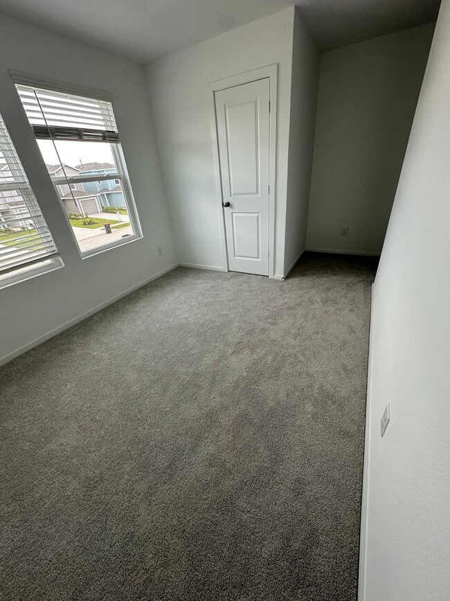 Building Photo - 939 Pertuso Ln