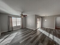 Building Photo - 555 E Silverado Ranch Blvd