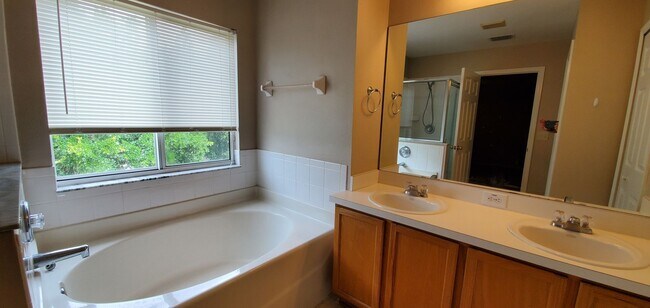 Building Photo - 12938 Fennway Ridge Dr